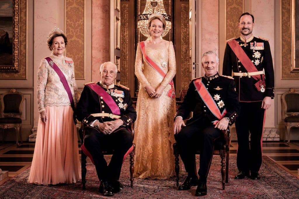 Family picture before the Banquet with King Harald V, Queen Sonja, Crown Prince Haakon, King Philippe and Queen Mathilde