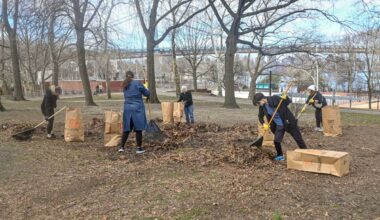 Astoria Park Alliance hosts first park clean-up of the season – QNS