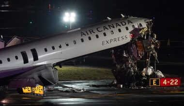 Collision on the runway at New York LaGuardia Airport: Two pilots killed and flights grounded