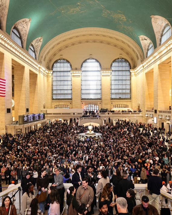 Apple Kicks Off 50th Anniversary Celebrations with Special Alicia Keys Performance at Apple Store Grand Central