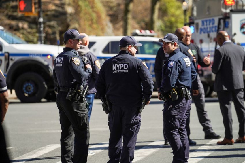 New York Police Department Counterterrorism officers respond to a suspicious package report in Carl Schurz Park, which borders Gracie Mansion, on March 10, 2026 in New York City. Two suspects, Emir Balat and Ibrahim Kayumi of Pennsylvania, were arrested on March 7 for throwing hand-made explosive devices that did not explode during a right-wing, anti-Islamic protest outside Gracie Mansion, the residence of New York City Mayor Zohran Mamdani. 