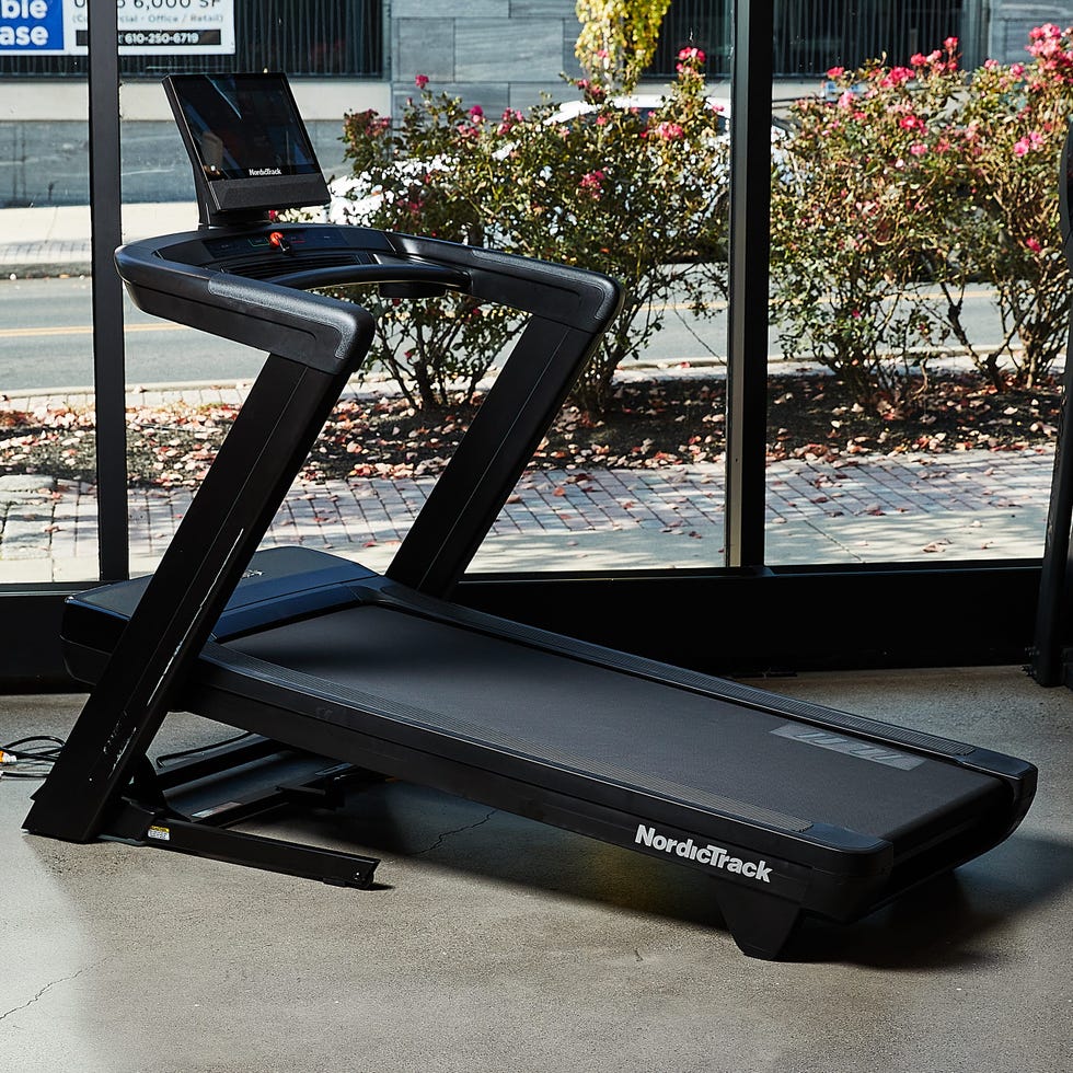 <p>Commercial 1750 Treadmill</p>