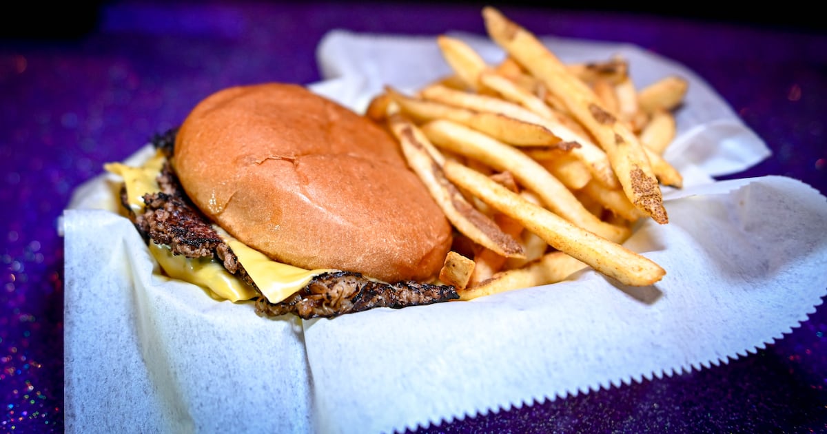 The 10th annual argument over New York’s best burger begins today – This is CNY