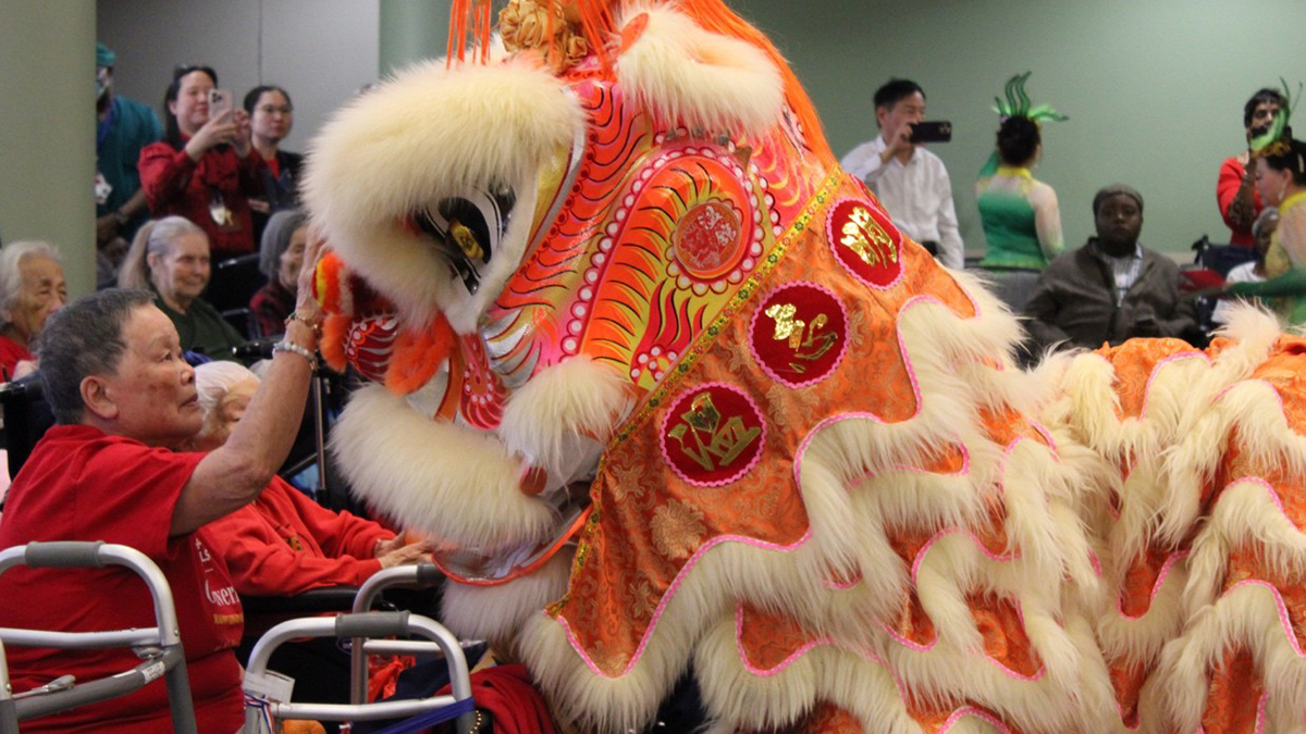 A person wearing a garment

AI-generated content may be incorrect.