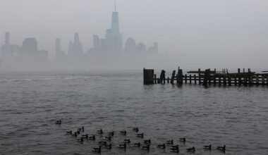 Plane makes emergency landing in Hudson River