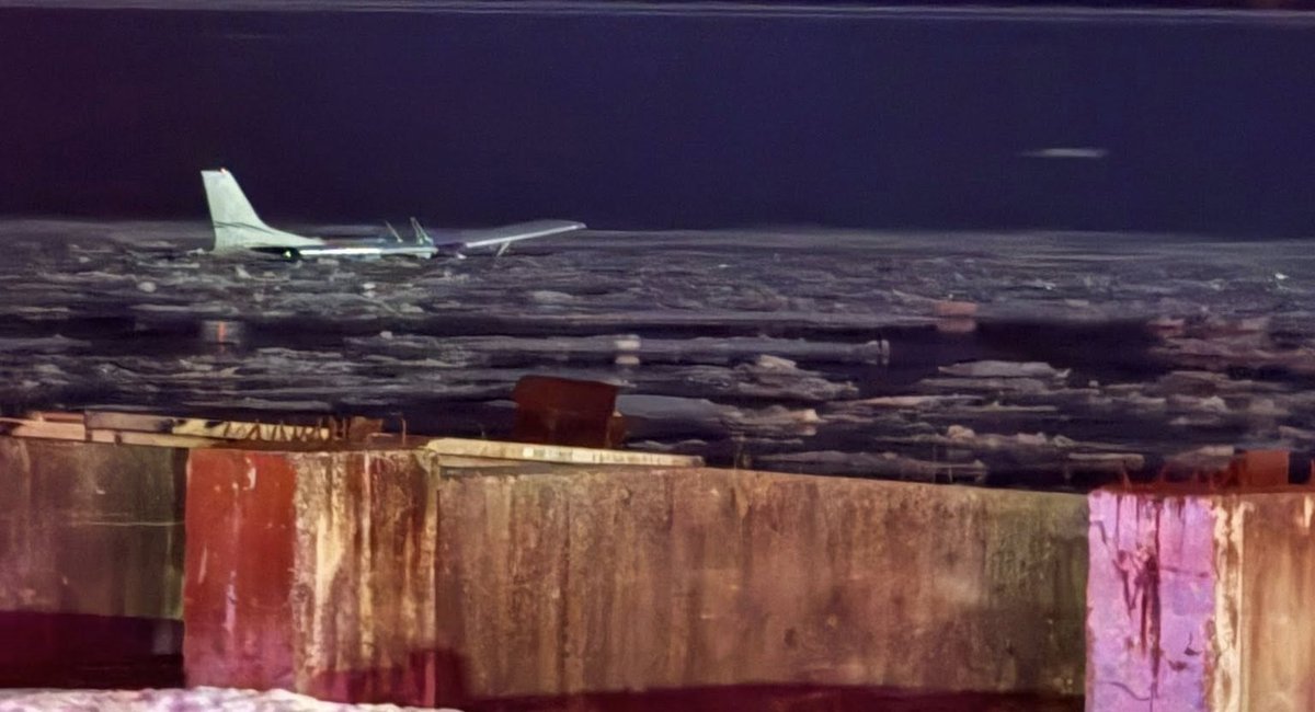 'Miracle on the Hudson': Small plane crash-lands in NY river, no major injuries reported