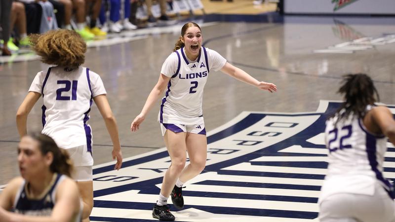 Women’s Basketball advances with triumph over Queens, 57-55