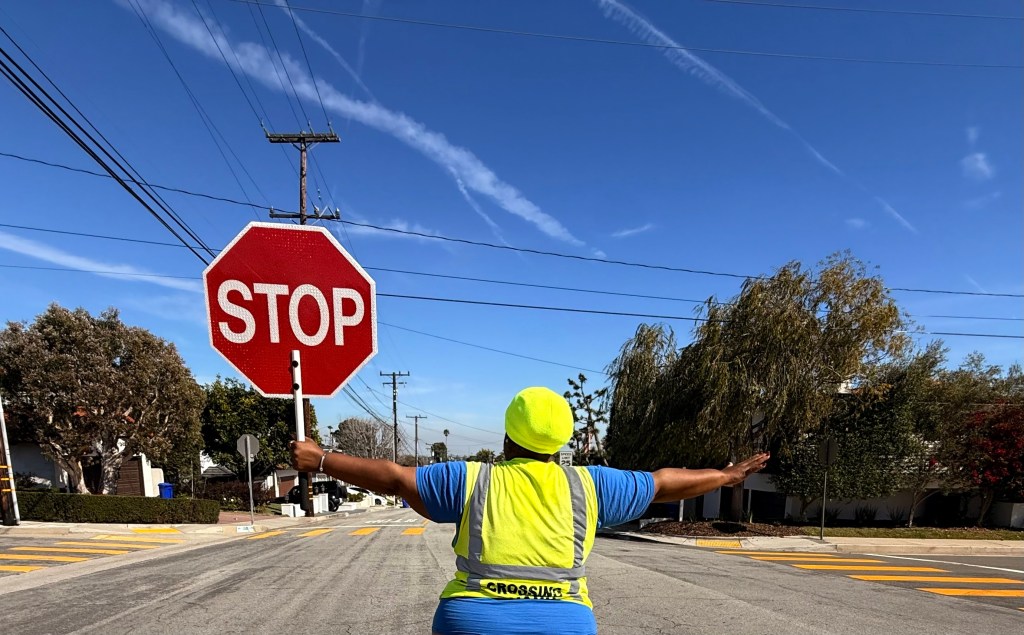 Manhattan Beach celebrates Crossing Guard Appreciation Day – Daily Breeze