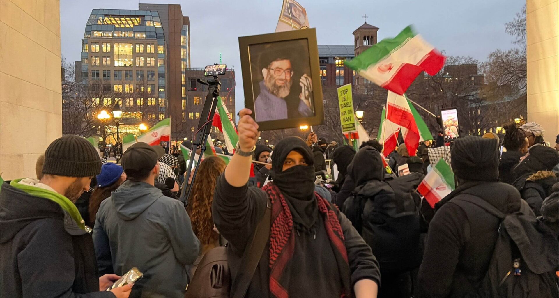 Iranian counterprotesters confront NYC Khamenei vigil – The Forward