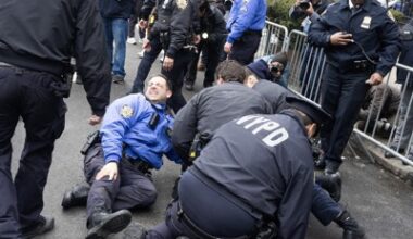 Islamophobic demonstration outside Gracie Mansion leads to 6 arrests