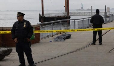 Dead body found floating near NYC docks: cops