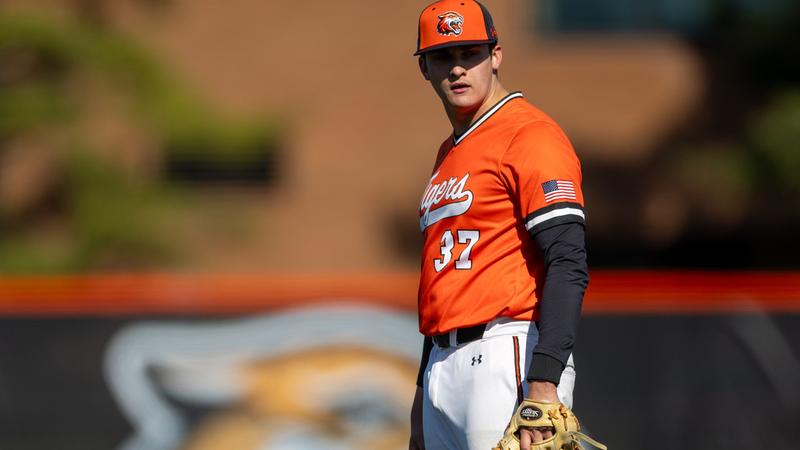 Baseball cruises past Russell Sage, 14-1