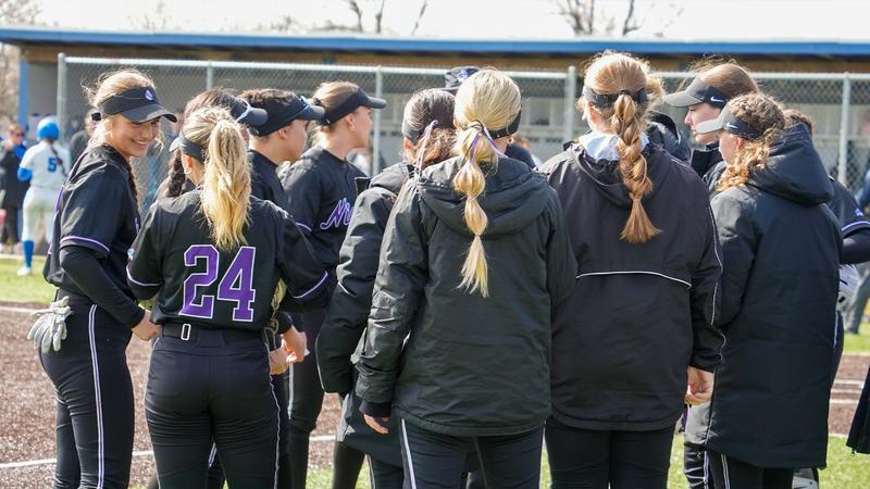 Softball Falls to Buffalo - Niagara University Athletics
