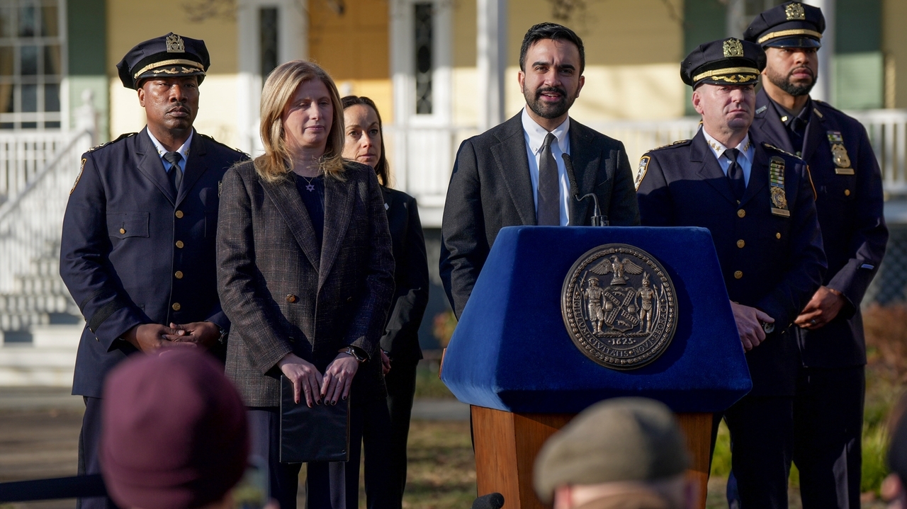 Explosives thrown near New York City mayor's residence investigated as 'ISIS-related terrorism'