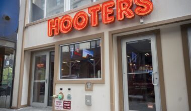 The Last Hooters in NYC Just Closed for Good