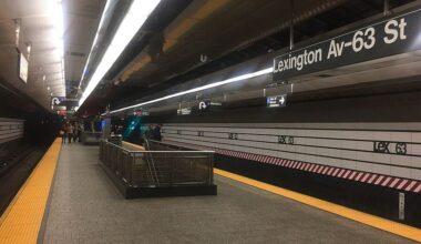 Brooklyn man charged with attempted murder in shoving of 2 subway riders onto tracks