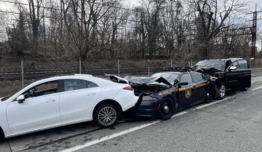 Trooper struck during traffic stop on NY Thruway in Mamaroneck, police say