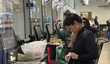 Proposed law would require certain NYC stores to staff self-service checkout