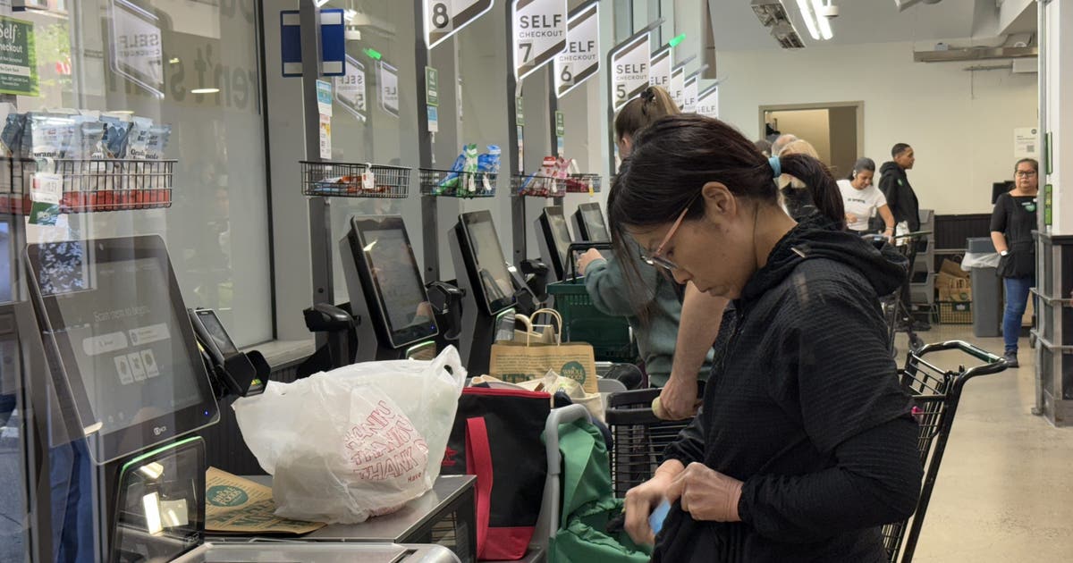 Proposed law would require certain NYC stores to staff self-service checkout