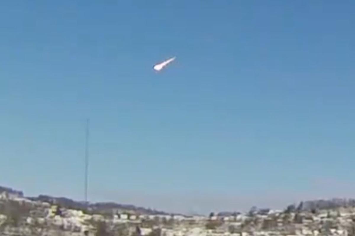 Rare daytime meteor seen over Cleveland, Ohio, with boom heard as far away as New York