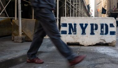 Off-duty NYPD officer shoots, critically injures man in Bronx, police say