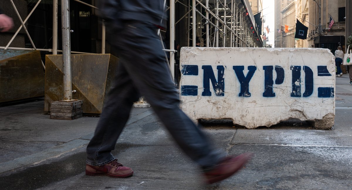 Off-duty NYPD officer shoots, critically injures man in Bronx, police say