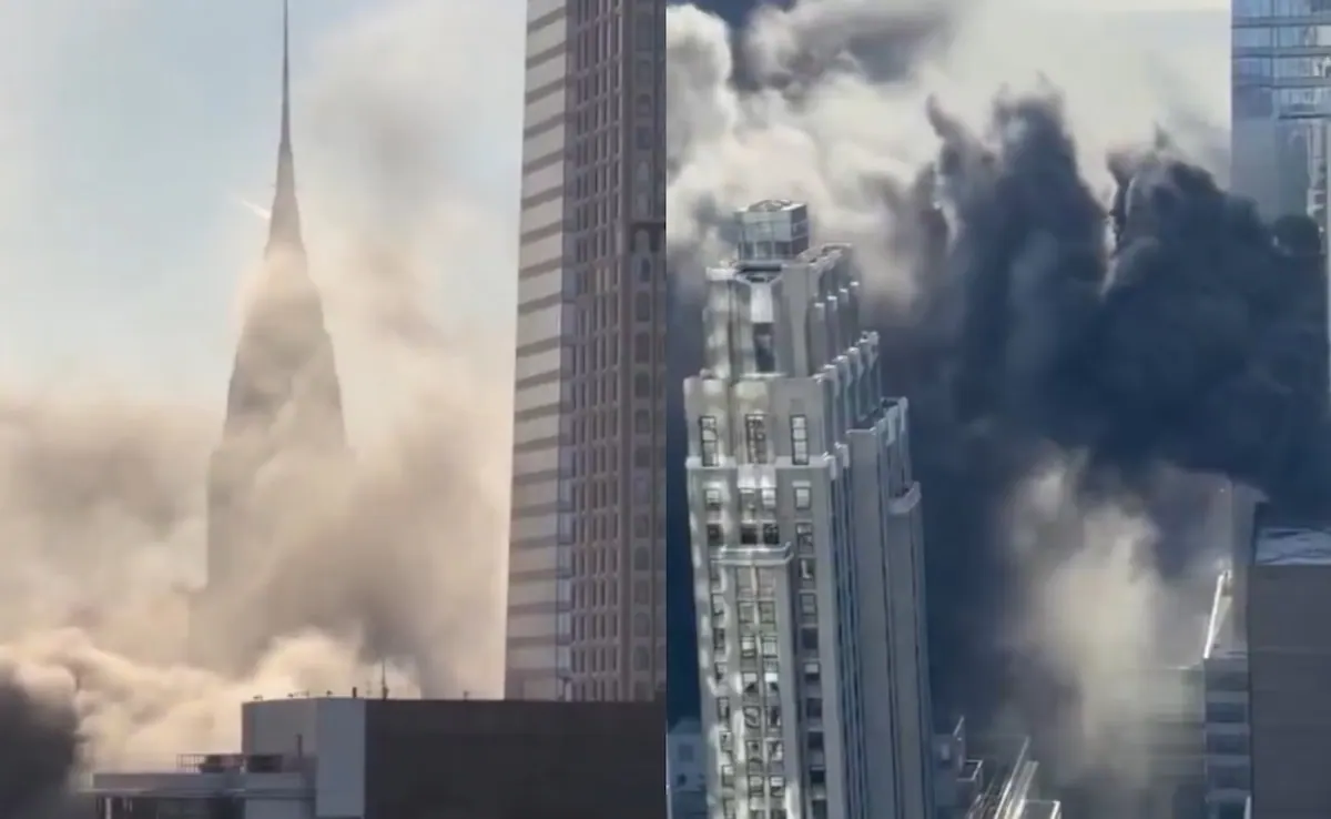 Thick Smoke Blankets Manhattan Skyline As Firefighters Battle Blaze