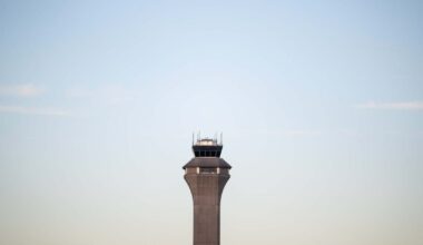 Newark flights resume after burning smell reported in control tower