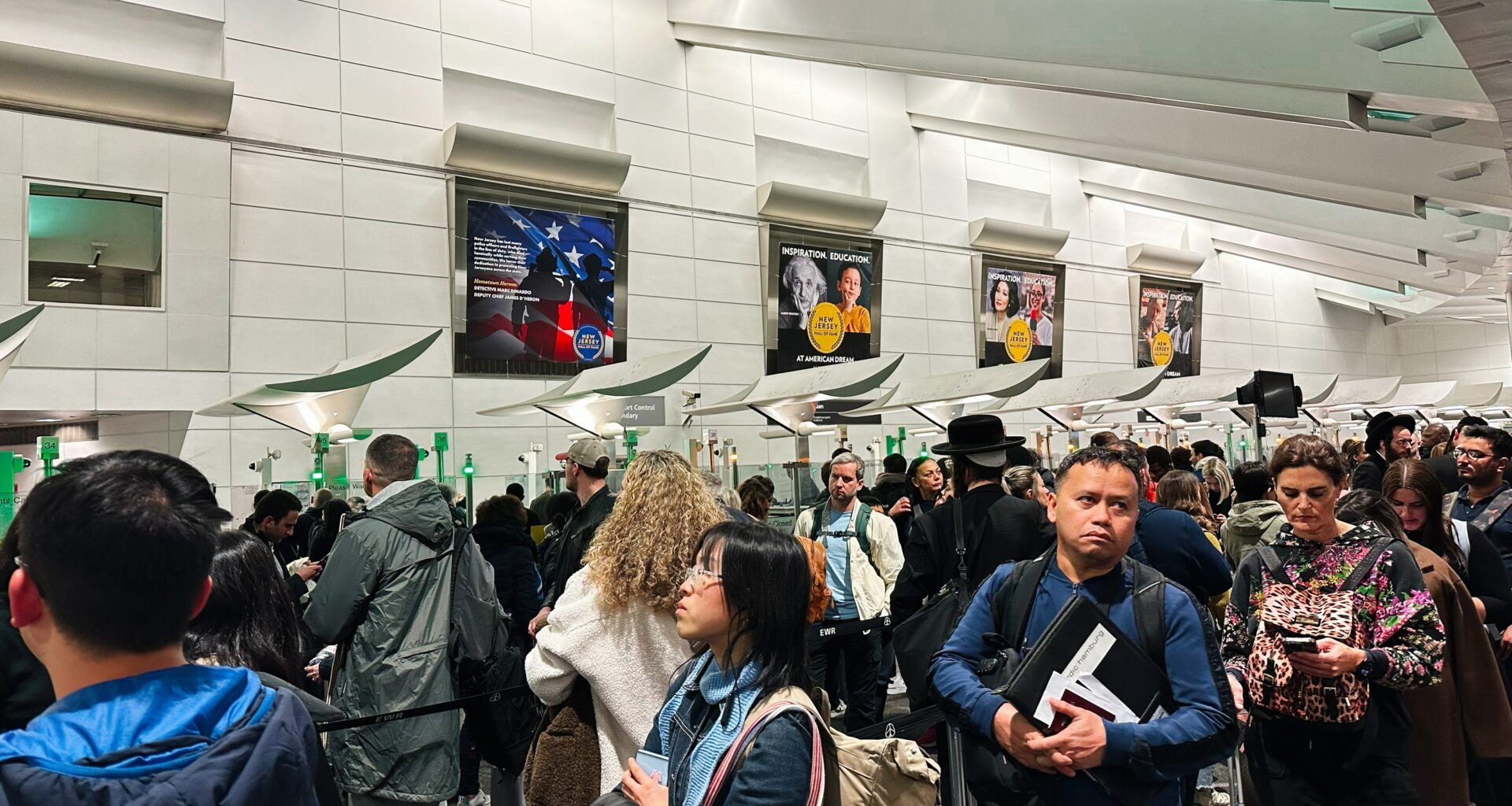 Pictures of Long TSA Lines, Travel Updates