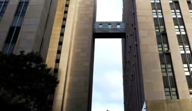 Harlem man dies in custody after shoplifting arrest, NYPD and court records say