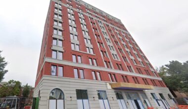 Enraged son slashes mom's home care attendant in NYC, jumps off roof to his death: sources