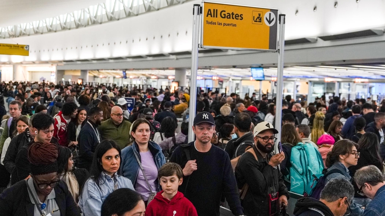 At NYC airports, a 'perfect storm' of air travel woes