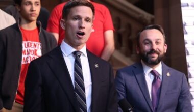 Opinion: New York needs graphic warnings at gun stores