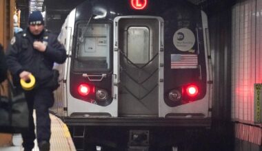 Teen stabbed during clash on board NYC train during morning rush: cops