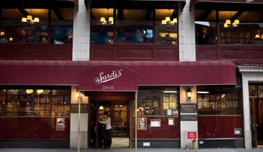 NYC restaurant Sardi's closing for renovations