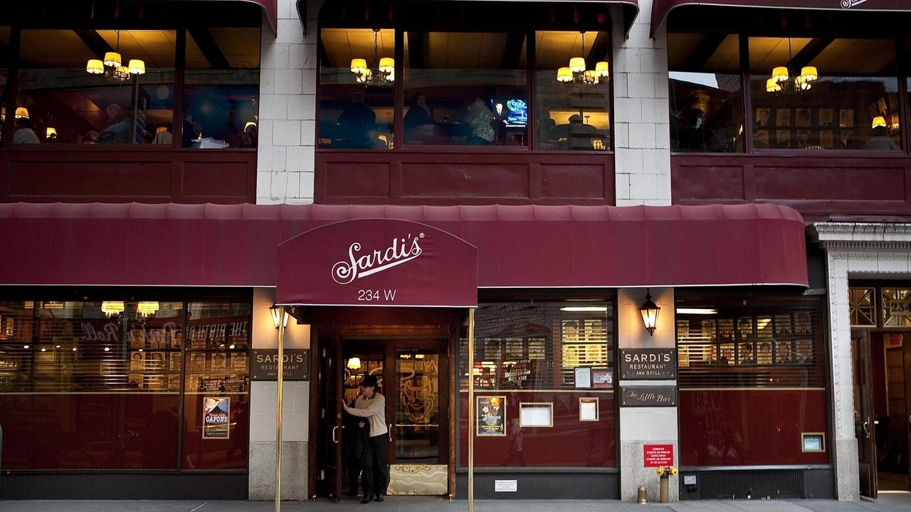 NYC restaurant Sardi's closing for renovations