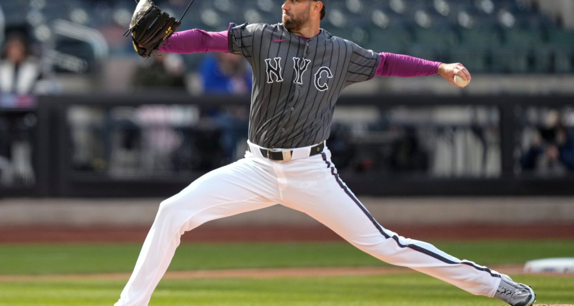 Mets rally past the Pirates 4-2 on a 3-run homer by Luis Robert Jr. in the 11th inning