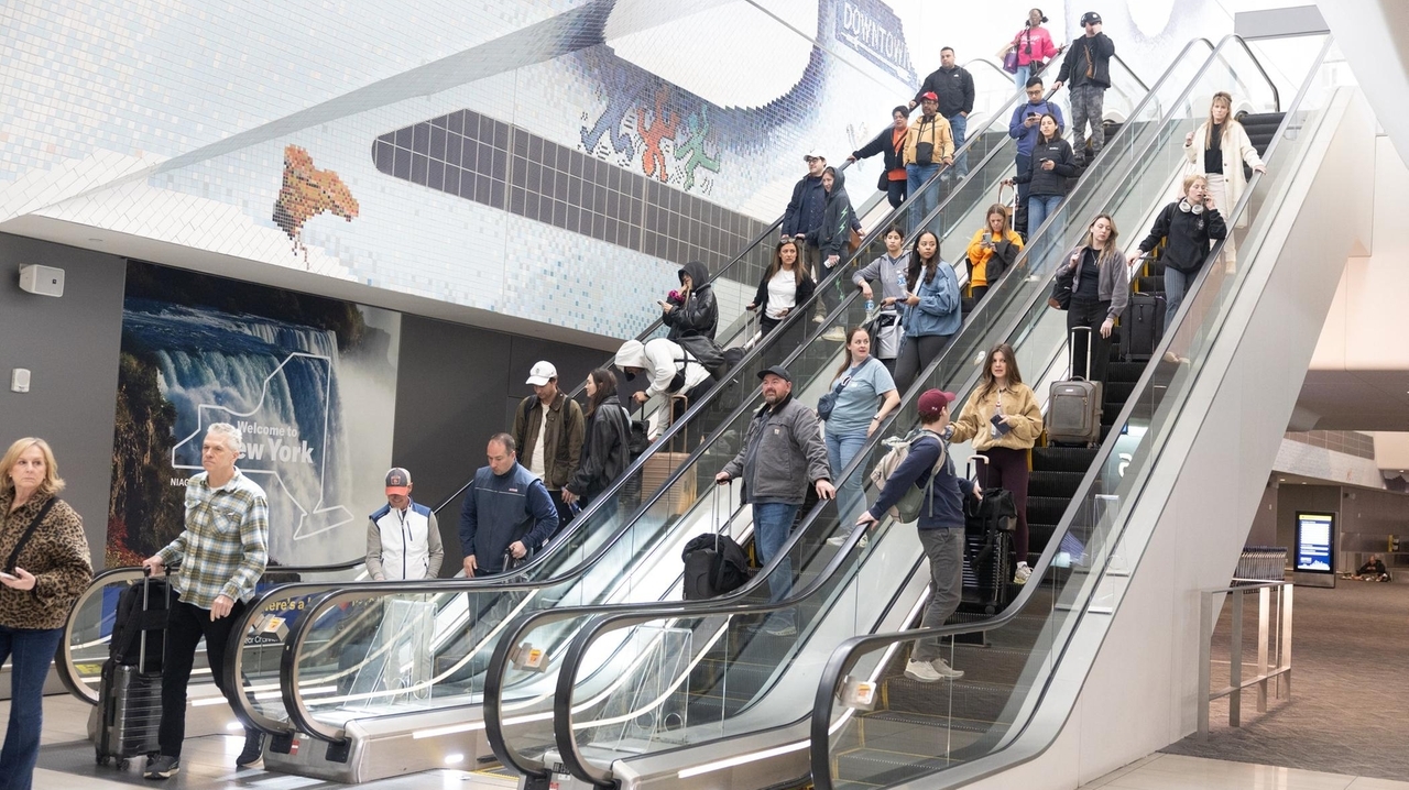 Kennedy, LaGuardia travelers advised to keep getting to airports extra early