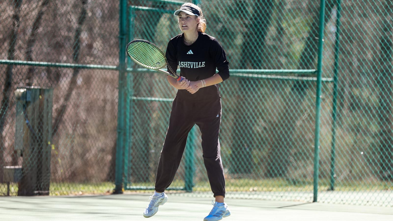 Angelina_Joy_Hug_UNCW_2