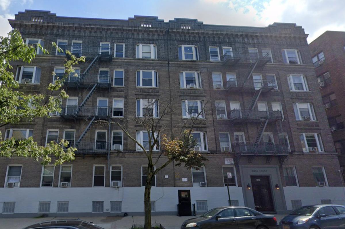 NYC teen attacked by kitchen knife-wielding stranger who asked him about gangs: cops