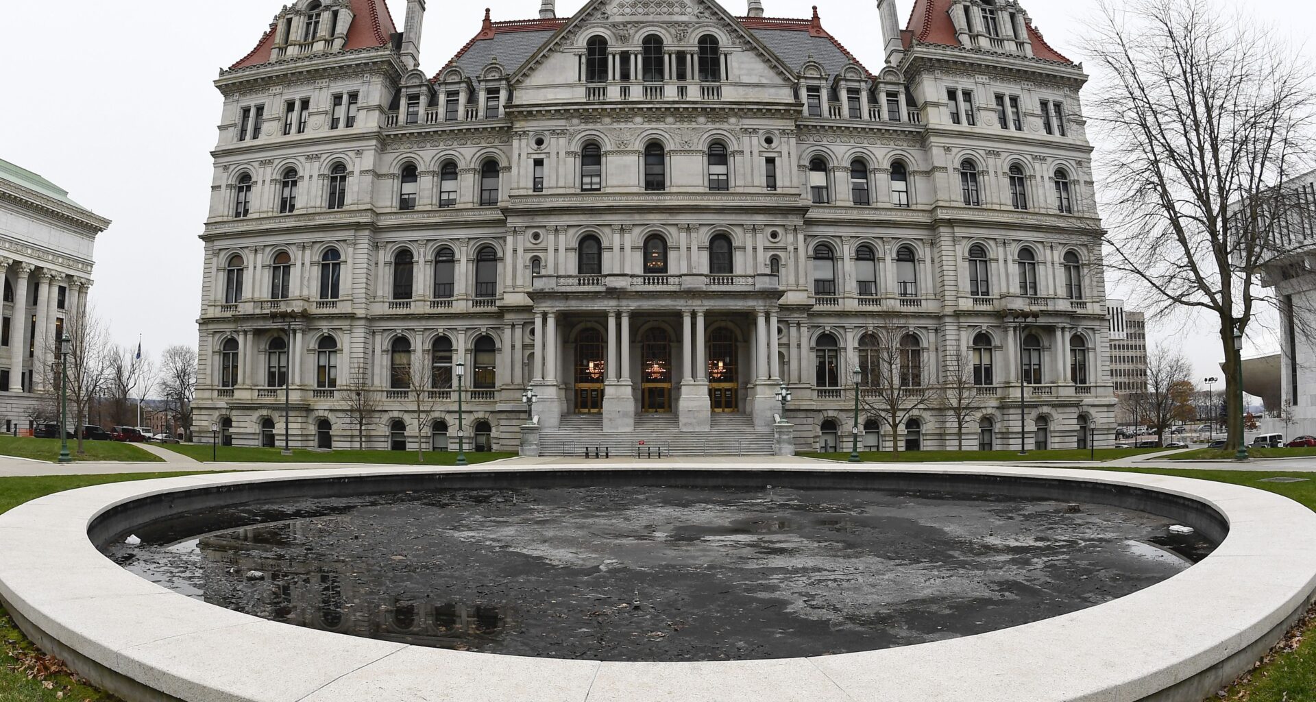 Gov. Hochul, lawmakers to miss NY budget deadline yet again