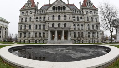Gov. Hochul, lawmakers to miss NY budget deadline yet again