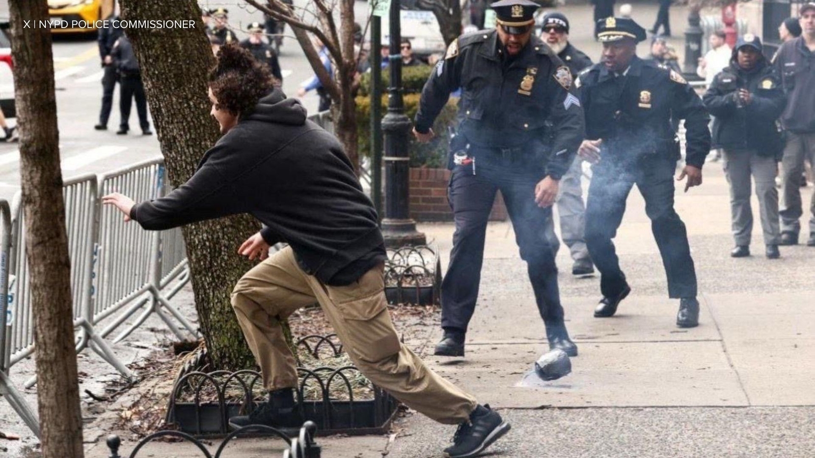 Gracie Mansion protest: NYPD investigating after 6 people arrested, smoke devices thrown near NYC Mayor home