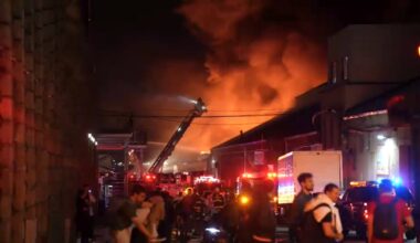 2 injured as massive Universal Food Distributors warehouse fire darkens sky with smoke in Sunset Park, Brooklyn
