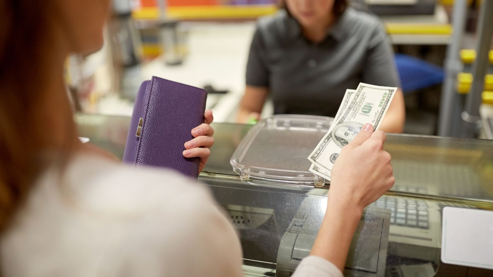 Consumer alert: NY state law requiring stores to accept cash payments takes effect