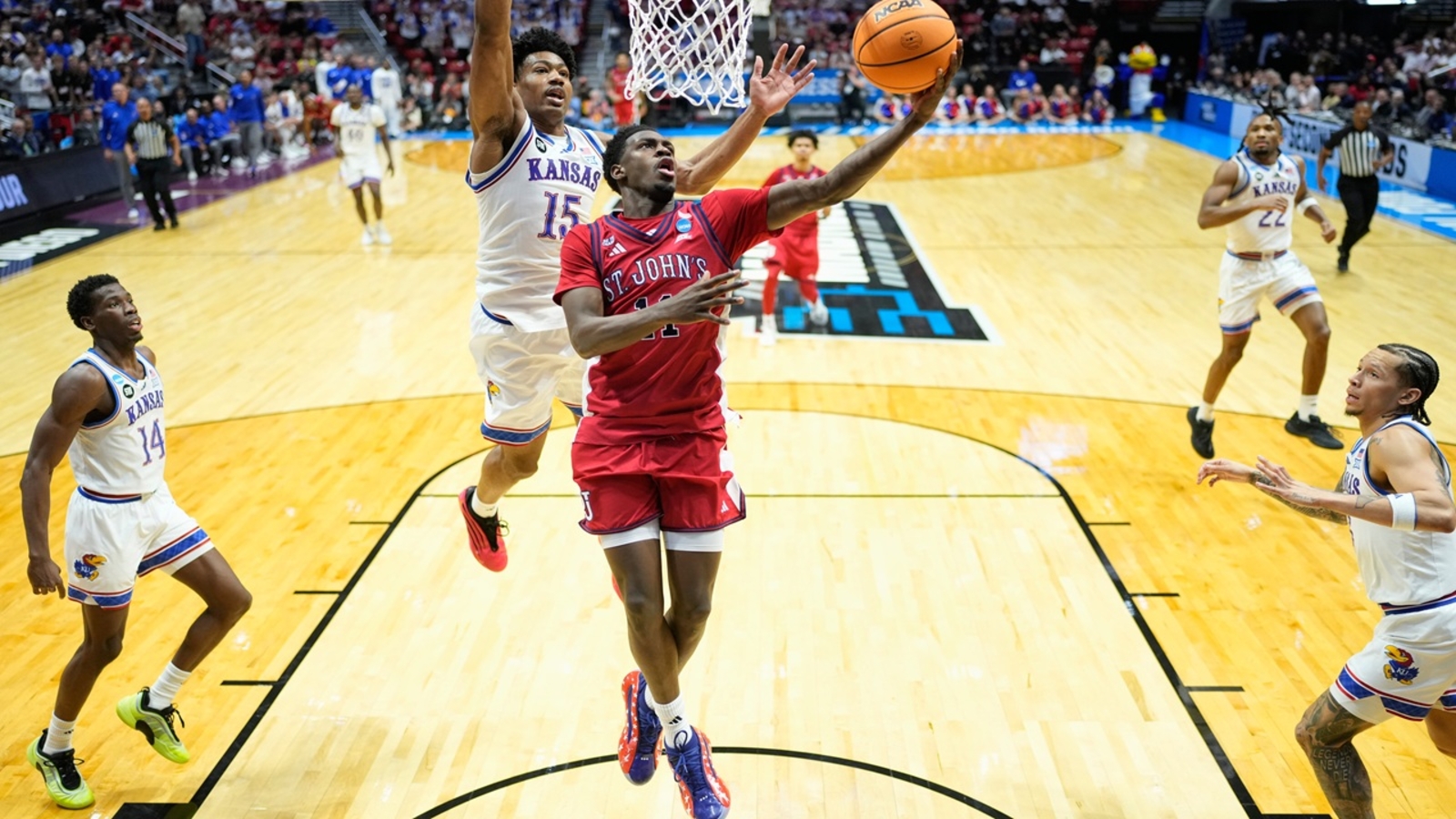 St. John's beats Kansas 67-65 at the buzzer to advance to Sweet 16