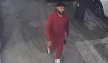 Police: Man smears feces on door of mosque in Brooklyn Heights