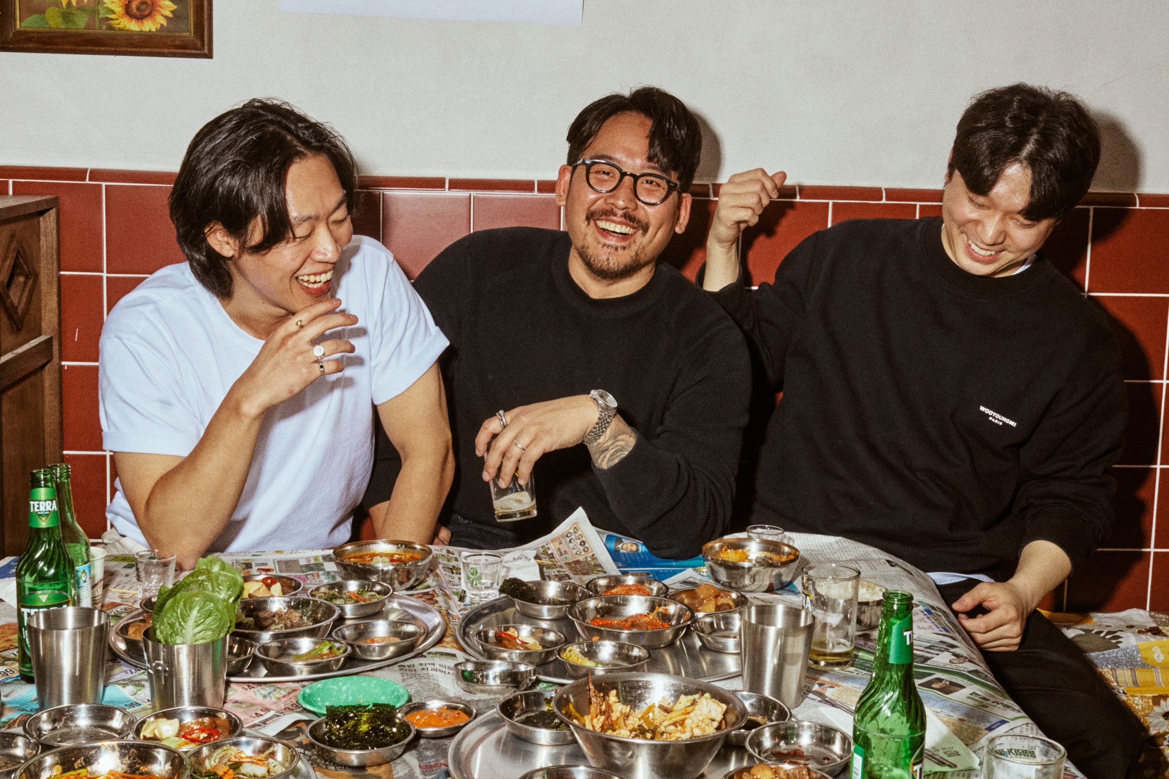 Three partners in Kisa around the table.