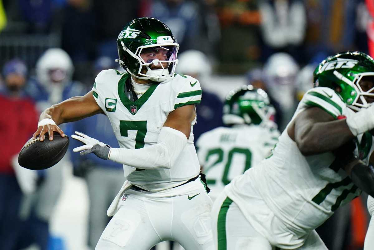 Jets trading Justin Fields to Chiefs for 6th-round pick