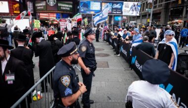 Illustrative: Police separate pro- and anti-Israel protesters in New York City, June 16, 2025. (Luke Tress/Times of Israel)